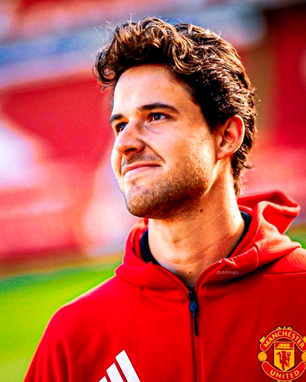 曼联核心球员被曝转会传闻，引球迷热议，显示而且就是这个位置深圳教育.的简单介绍