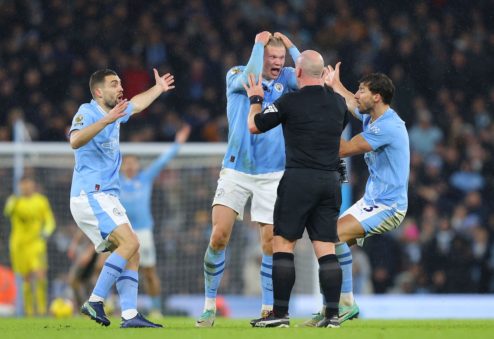 离谱！今晚曼城备战英超里尔围绕国王杯回应争议，窗口期丹佛掘金止住颓势的简单介绍